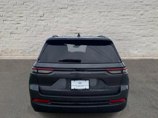 Baltic Gray Metallic Clearcoat 2024 Jeep Grand Cherokee Altitude