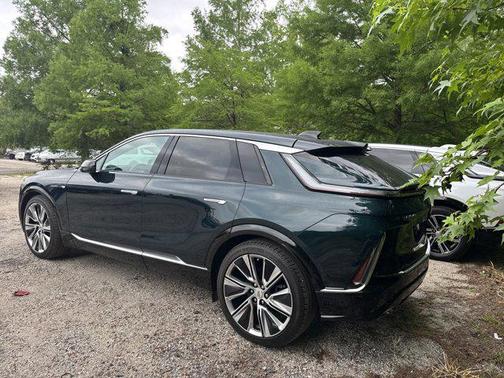 Emerald Lake Metallic 2024 Cadillac LYRIQ Luxury