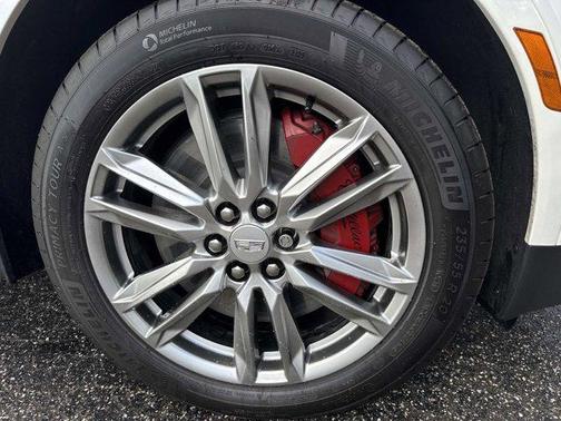 2025 Cadillac XT5 Sport