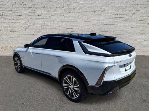 Vibrant White Tricoat 2026 Cadillac LYRIQ Luxury