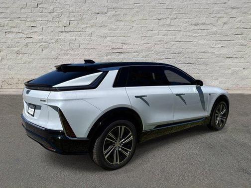 Vibrant White Tricoat 2026 Cadillac LYRIQ Luxury