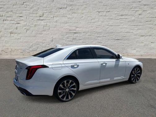 2022 Cadillac CT4 Luxury