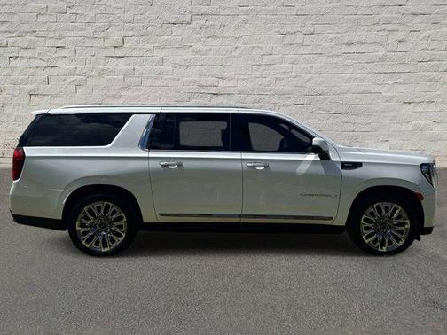 White Frost Tricoat 2023 GMC Yukon XL Denali Ultimate