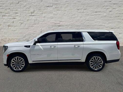 White Frost Tricoat 2023 GMC Yukon XL Denali Ultimate