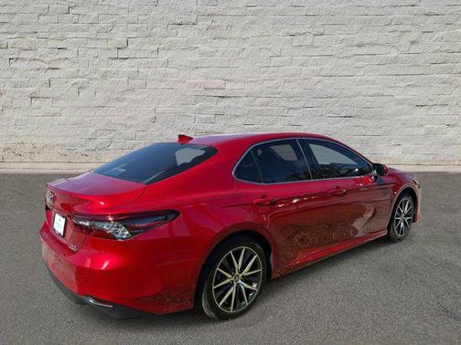 2023 Toyota Camry Hybrid XLE