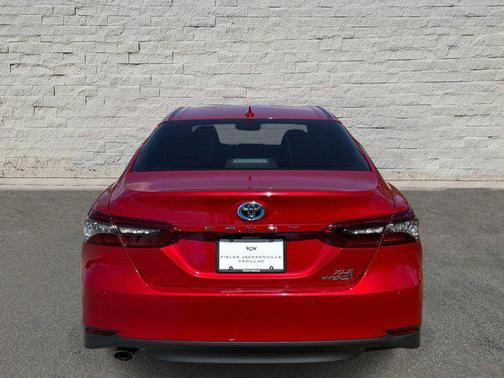 2023 Toyota Camry Hybrid XLE