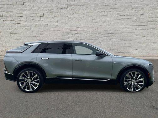 Argent Silver Metallic 2025 Cadillac LYRIQ Luxury