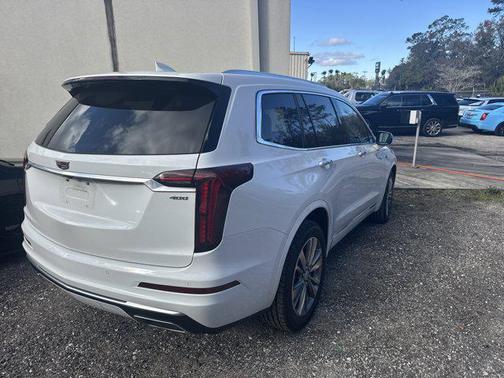 2022 Cadillac XT6 Premium Luxury FWD