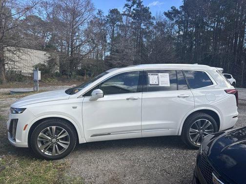 2022 Cadillac XT6 Premium Luxury FWD