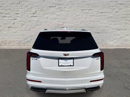 2022 Cadillac XT6 Premium Luxury FWD