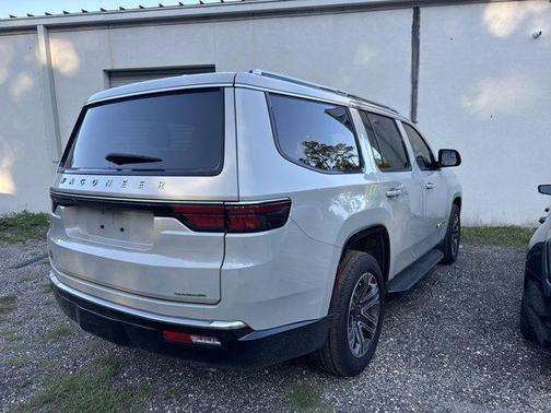 Luxury White Pearlcoat 2022 Jeep Wagoneer Series III 4x2