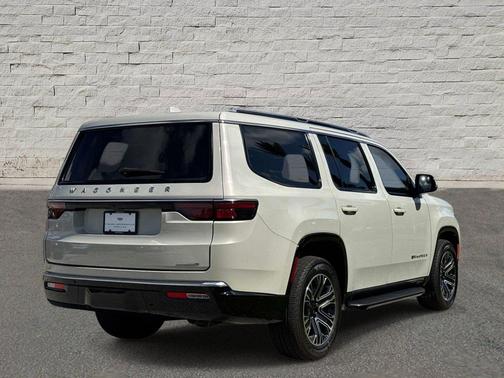 Luxury White Pearlcoat 2022 Jeep Wagoneer Series III 4x2