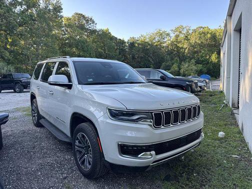 Luxury White Pearlcoat 2022 Jeep Wagoneer Series III 4x2
