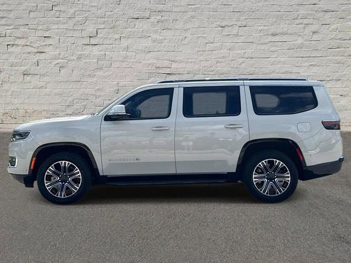 Luxury White Pearlcoat 2022 Jeep Wagoneer Series III 4x2