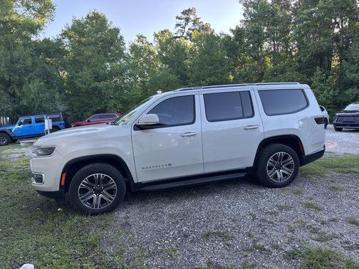 Luxury White Pearlcoat 2022 Jeep Wagoneer Series III 4x2