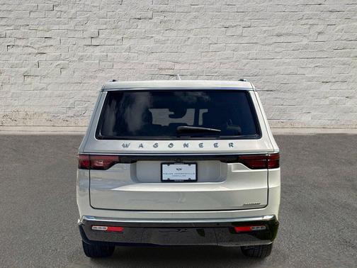 Luxury White Pearlcoat 2022 Jeep Wagoneer Series III 4x2