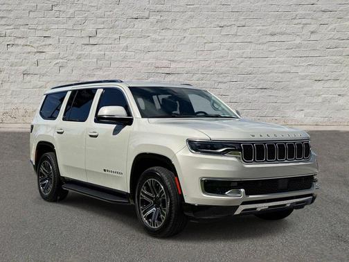 Luxury White Pearlcoat 2022 Jeep Wagoneer Series III 4x2