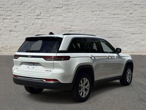 Bright White Clearcoat 2023 Jeep Grand Cherokee Limited