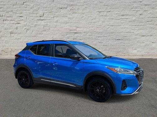 2022 Nissan Kicks SR