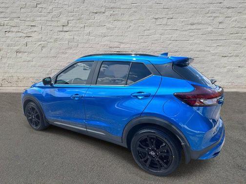 2022 Nissan Kicks SR