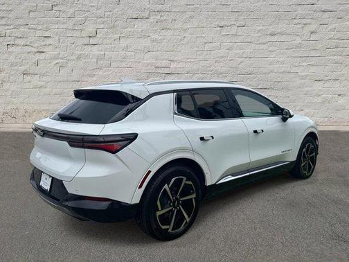 Summit White 2025 Chevrolet Equinox EV LT