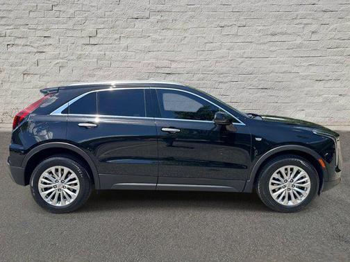 Stellar Black Metallic 2024 Cadillac XT4 Luxury