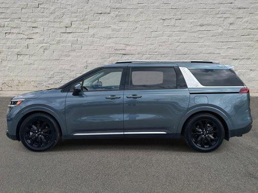 2023 Kia Carnival SX