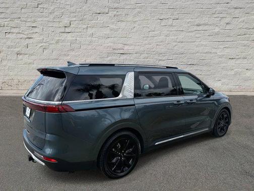 2023 Kia Carnival SX