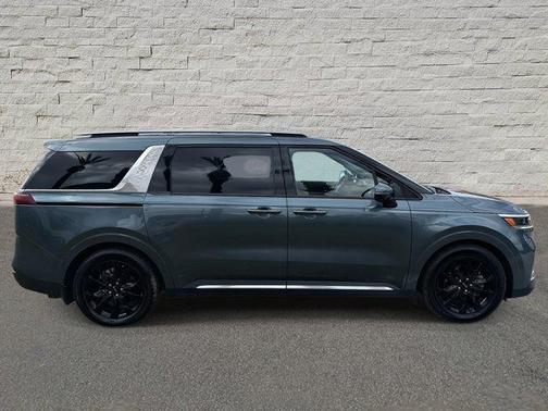 2023 Kia Carnival SX