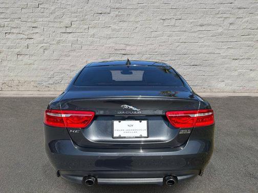 2017 Jaguar XE 35t R-Sport