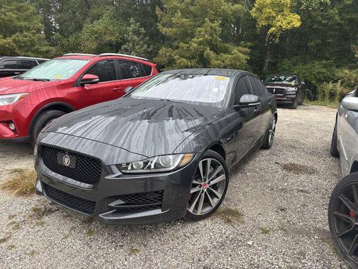 2017 Jaguar XE 35t R-Sport