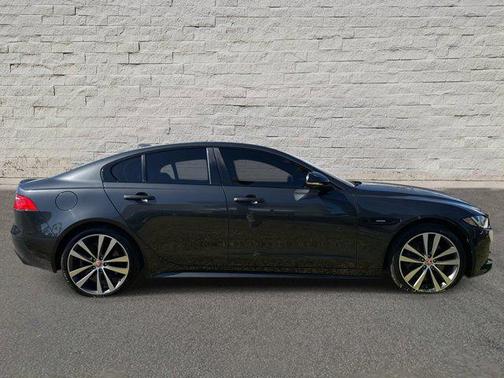 2017 Jaguar XE 35t R-Sport