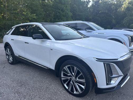 Crystal White Tricoat 2025 Cadillac LYRIQ Luxury