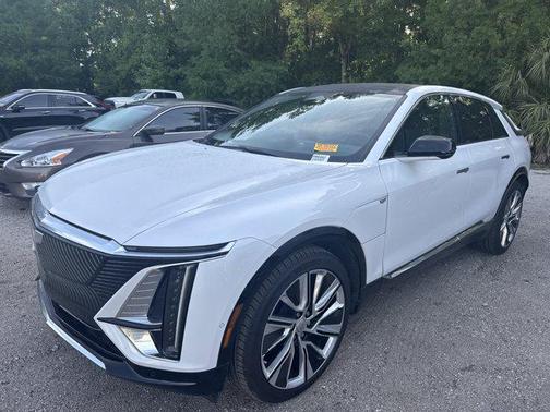 Crystal White Tricoat 2025 Cadillac LYRIQ Luxury