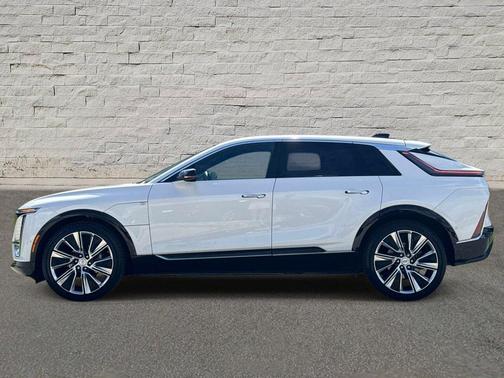 Crystal White Tricoat 2025 Cadillac LYRIQ Luxury