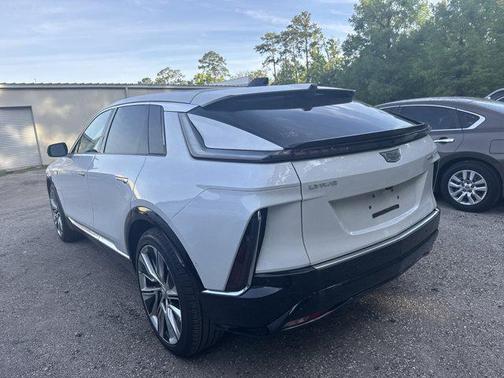 Crystal White Tricoat 2025 Cadillac LYRIQ Luxury