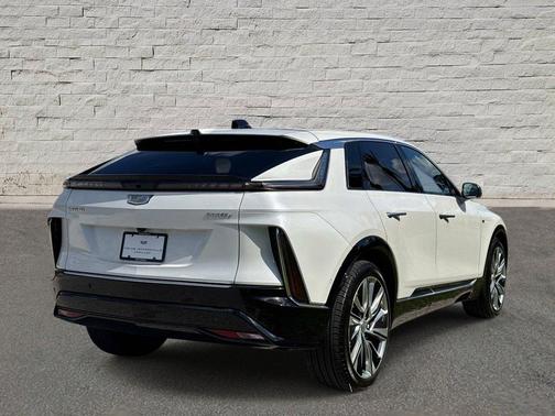 Crystal White Tricoat 2025 Cadillac LYRIQ Luxury