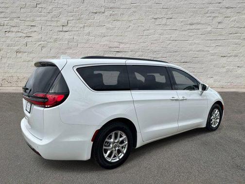 Bright White Clearcoat 2022 Chrysler Pacifica Touring L
