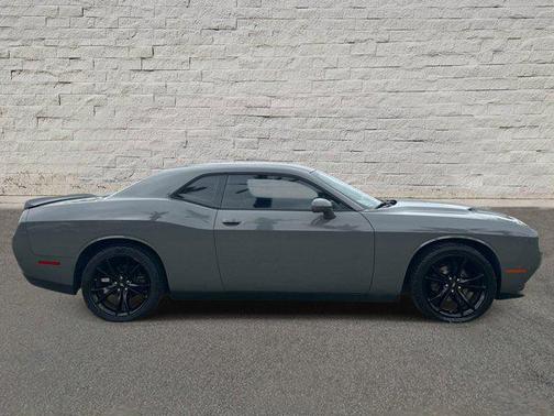 2017 Dodge Challenger SXT