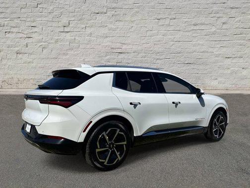 Summit White 2025 Chevrolet Equinox EV LT