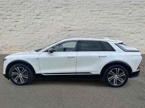 Crystal White Tricoat 2024 Cadillac LYRIQ Luxury
