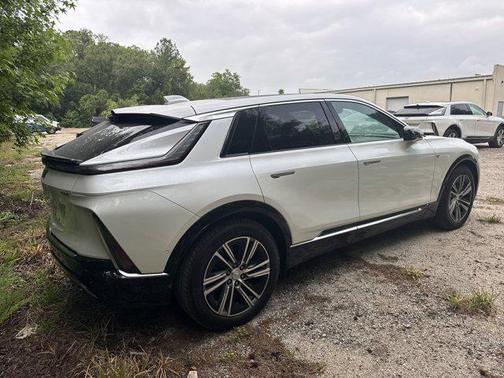 Crystal White Tricoat 2024 Cadillac LYRIQ Luxury