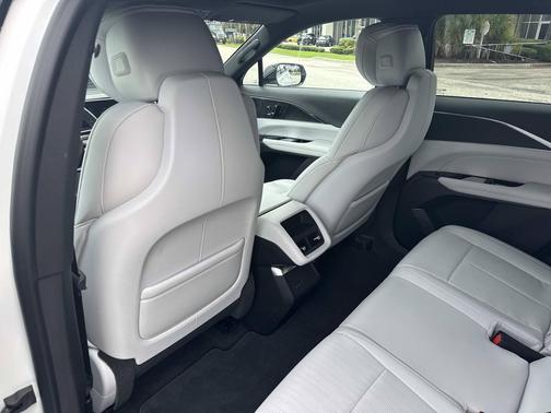 Crystal White Tricoat 2024 Cadillac LYRIQ Luxury