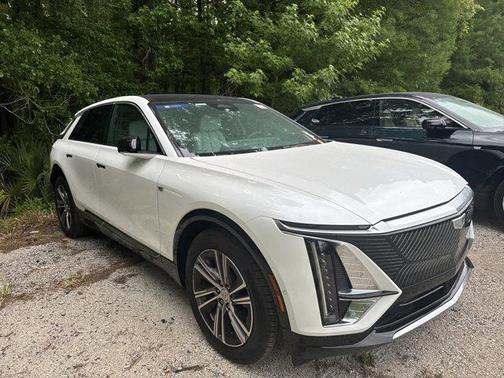 Crystal White Tricoat 2024 Cadillac LYRIQ Luxury