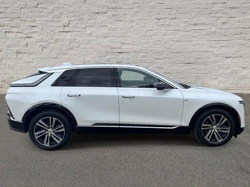 Crystal White Tricoat 2024 Cadillac LYRIQ Luxury