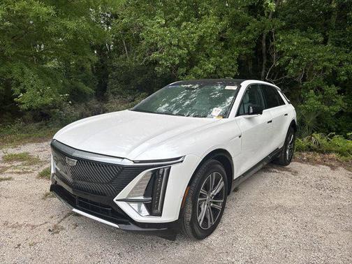 Crystal White Tricoat 2024 Cadillac LYRIQ Luxury