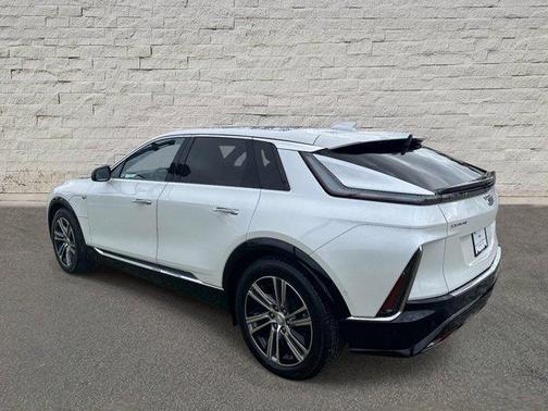 Crystal White Tricoat 2024 Cadillac LYRIQ Luxury