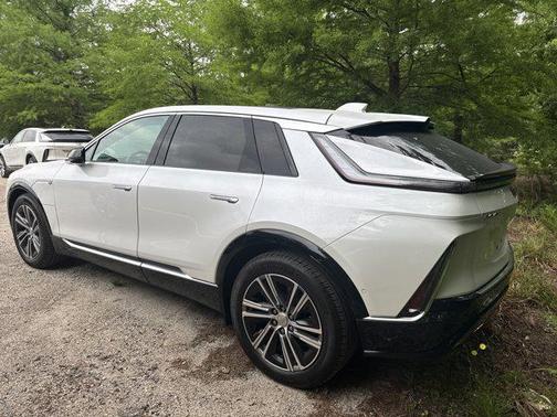 Crystal White Tricoat 2024 Cadillac LYRIQ Luxury