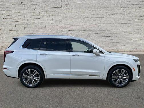 2025 Cadillac XT6 Premium Luxury FWD