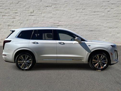 2025 Cadillac XT6 Premium Luxury FWD